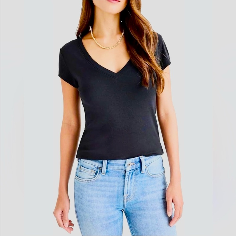 3/$25 | Classic Black V-Neck Women's Tee Small Minimalist Capsule Wardrobe